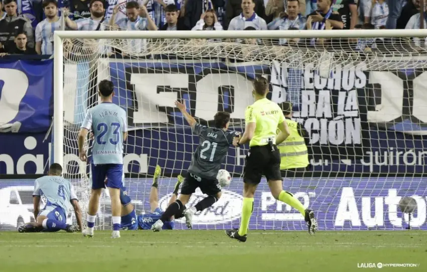 CRÓNICA | El Málaga se 'cala' ante el Castellón y sale del playoff