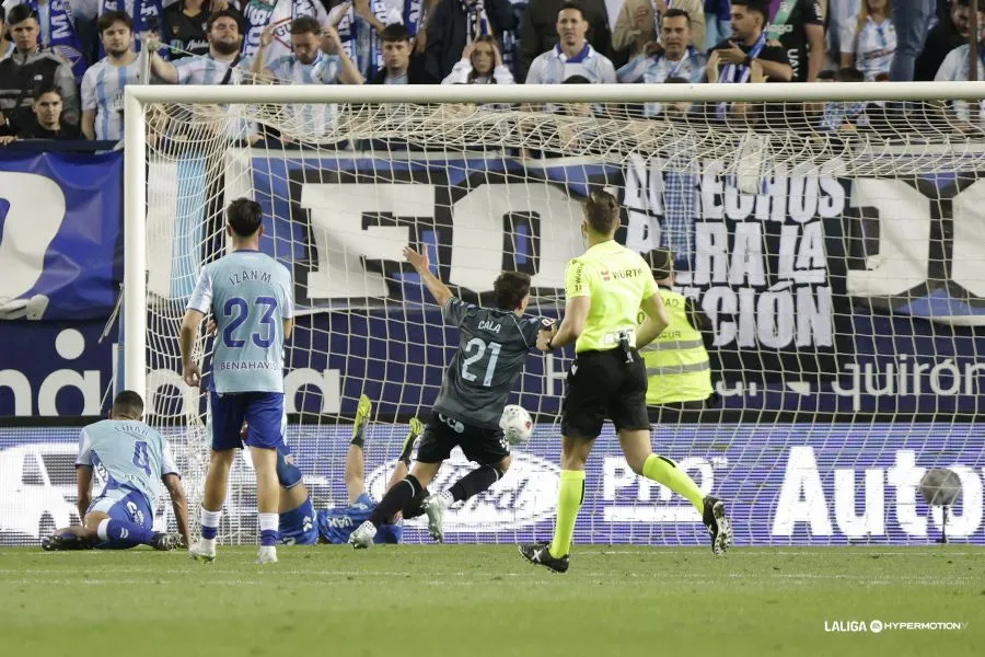 CRÓNICA | El Málaga se 'cala' ante el Castellón y sale del playoff