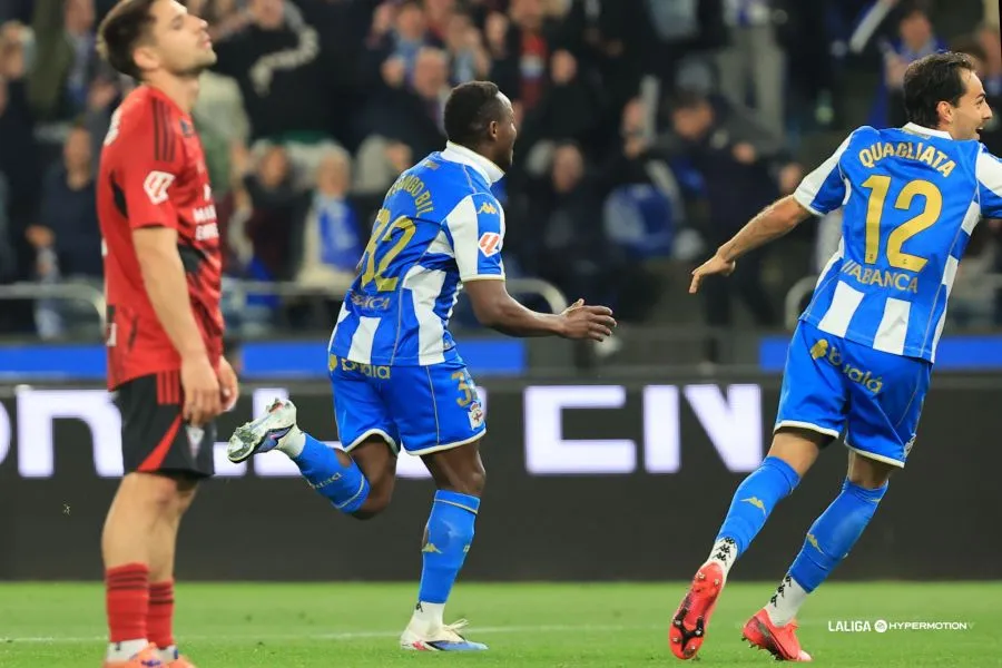 Triunfo con polémica del Dépor que también abre una pequeña brecha con el Málaga