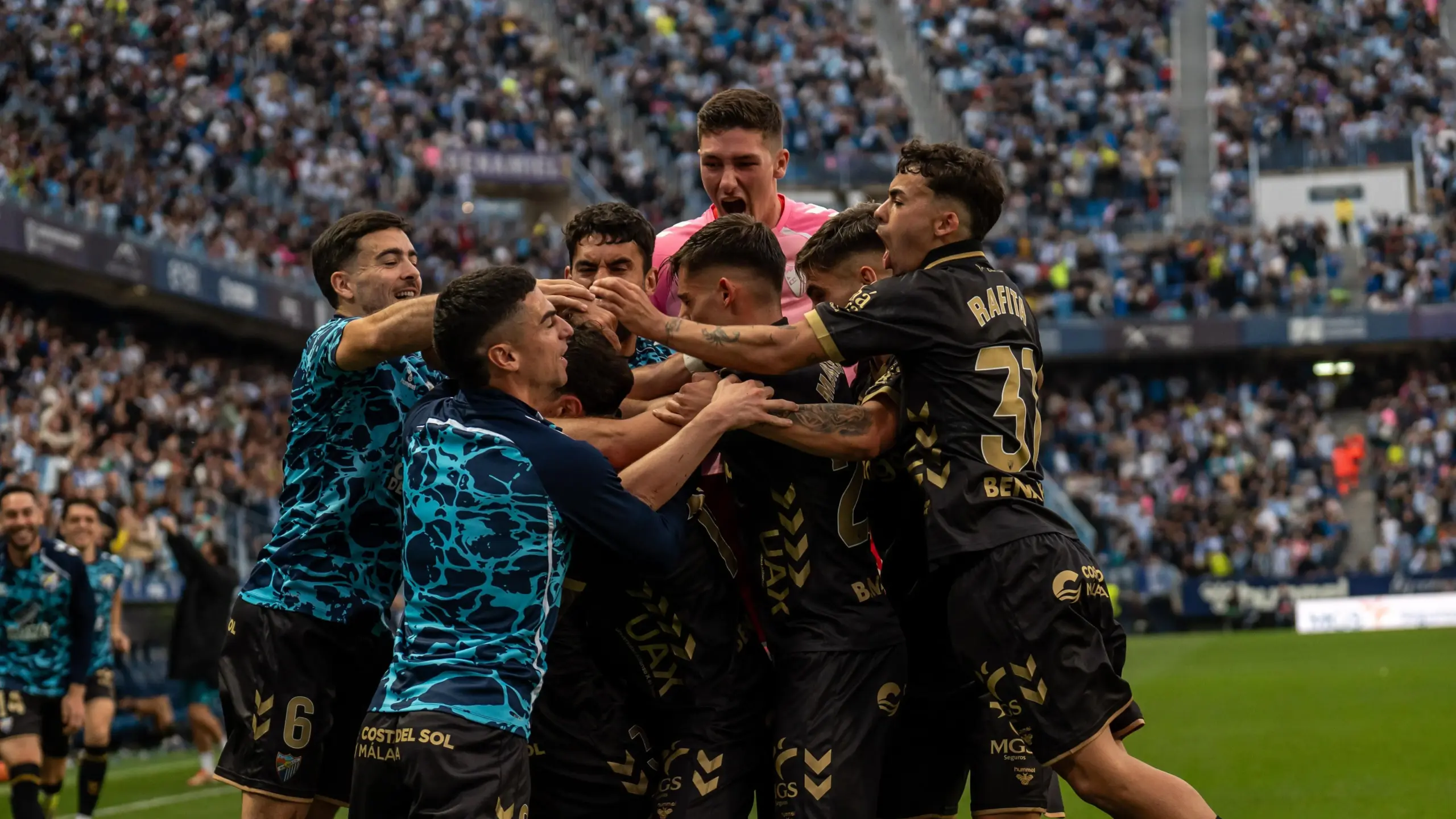 CRÓNICA | El Málaga CF mantiene vivo el sueño 'retro' de Primera