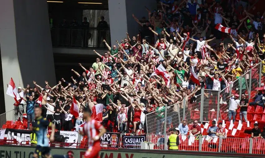 La afición del Almería hará recibimiento a su equipo en el derbi ante el Málaga