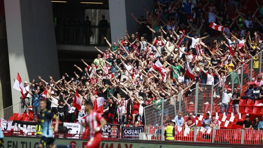 La afición del Almería hará recibimiento a su equipo en el derbi ante el Málaga