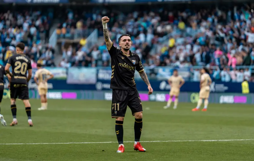 La Rosaleda, rendida al traje y la corbata de Joaquín Muñoz