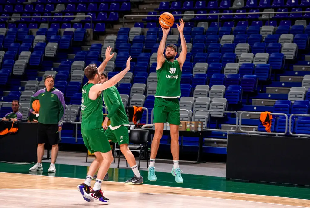 2 ENTRENAMIENTO PREVIO UNICAJA VS BREOGAN