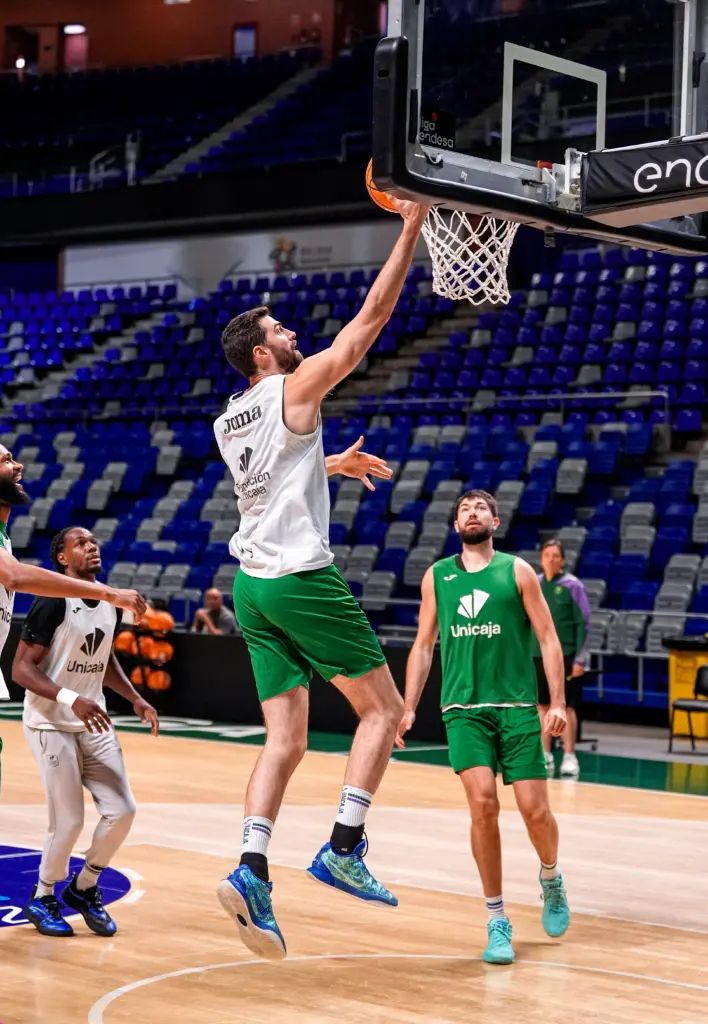 4 - ENTRENAMIENTO PREVIO UNICAJA VS BREOGÁN