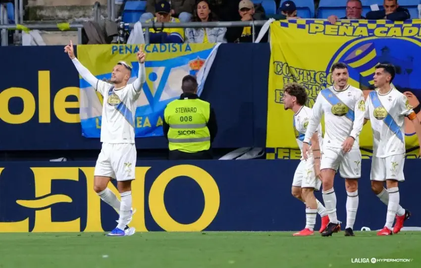 El Dépor vence en el último suspiro al Cádiz y accede al ascenso directo