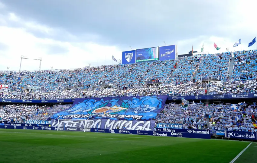 EL MÁLAGA CF CORRE EL RIESGO DEL CIERRE DEL ESTADIO SI SE LANZAN ROLLOS DE PAPEL