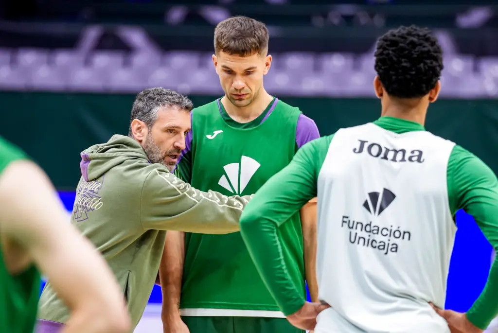 IBON NAVARRO DA INSTRUCCIONES A SULEJMANOVIC 11zon