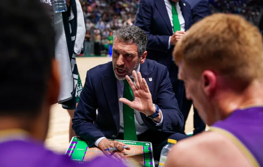 Ibon Navarro Pizarra banquillo Unicaja