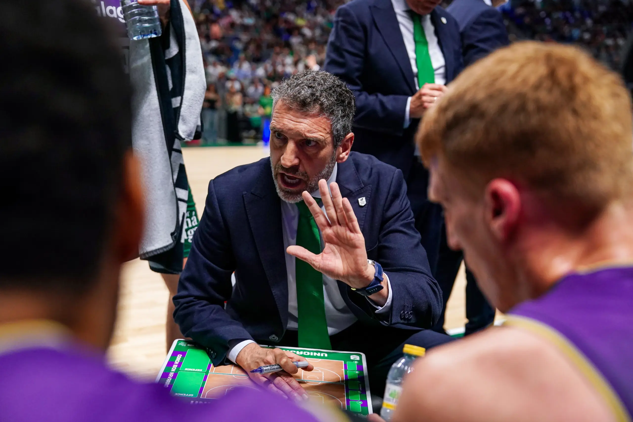 Radio Marca 17 Ibon Navarro Pizarra banquillo Unicaja scaled