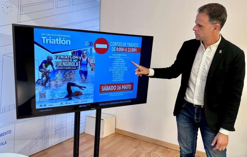 Julio Rodriguez informa de los cortes de trafico con motivo del I Triatlon Ciudad de Fuengirola