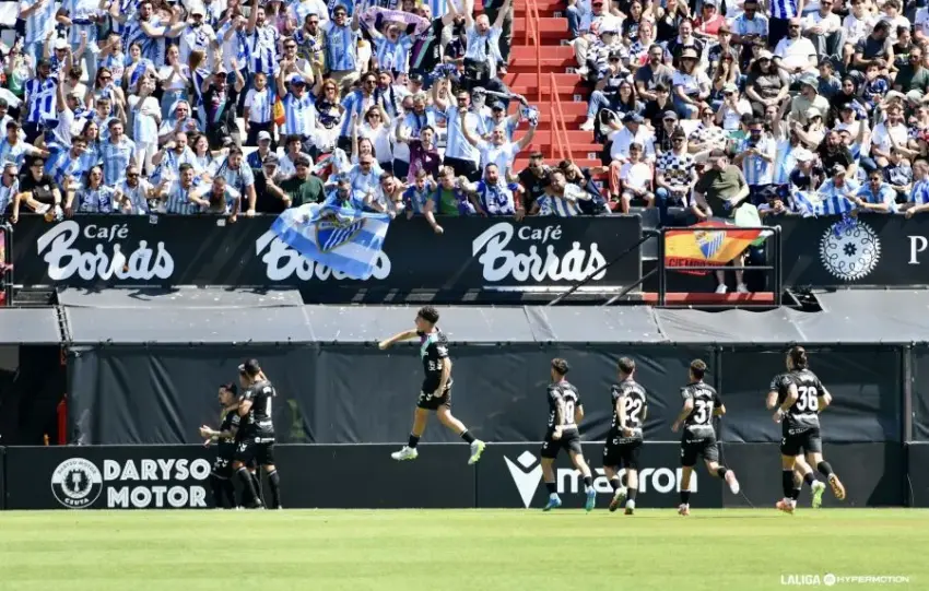 CRÓNICA Málaga CF | Marejada del Funes Buque en Ceuta para atracar en la cuarta plaza