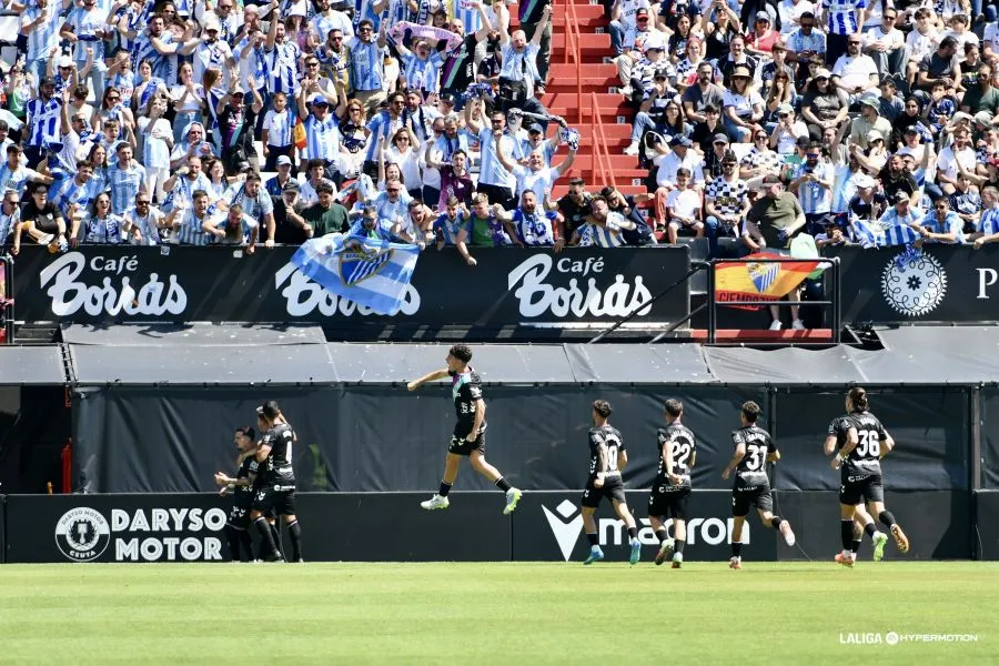 CRÓNICA Málaga CF | Marejada del Funes Buque en Ceuta para atracar en la cuarta plaza