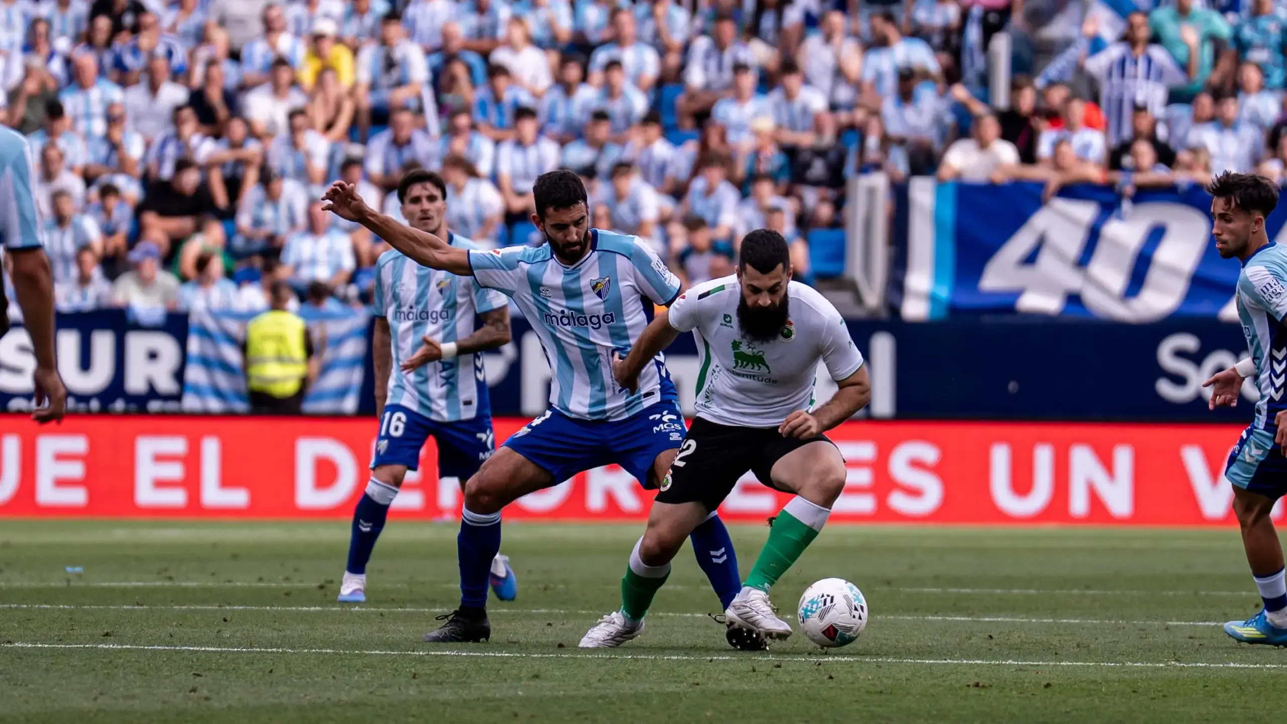 CRÓNICA | Un Málaga CF superado empata ante el Racing... y deja todo por decidir en la última jornada