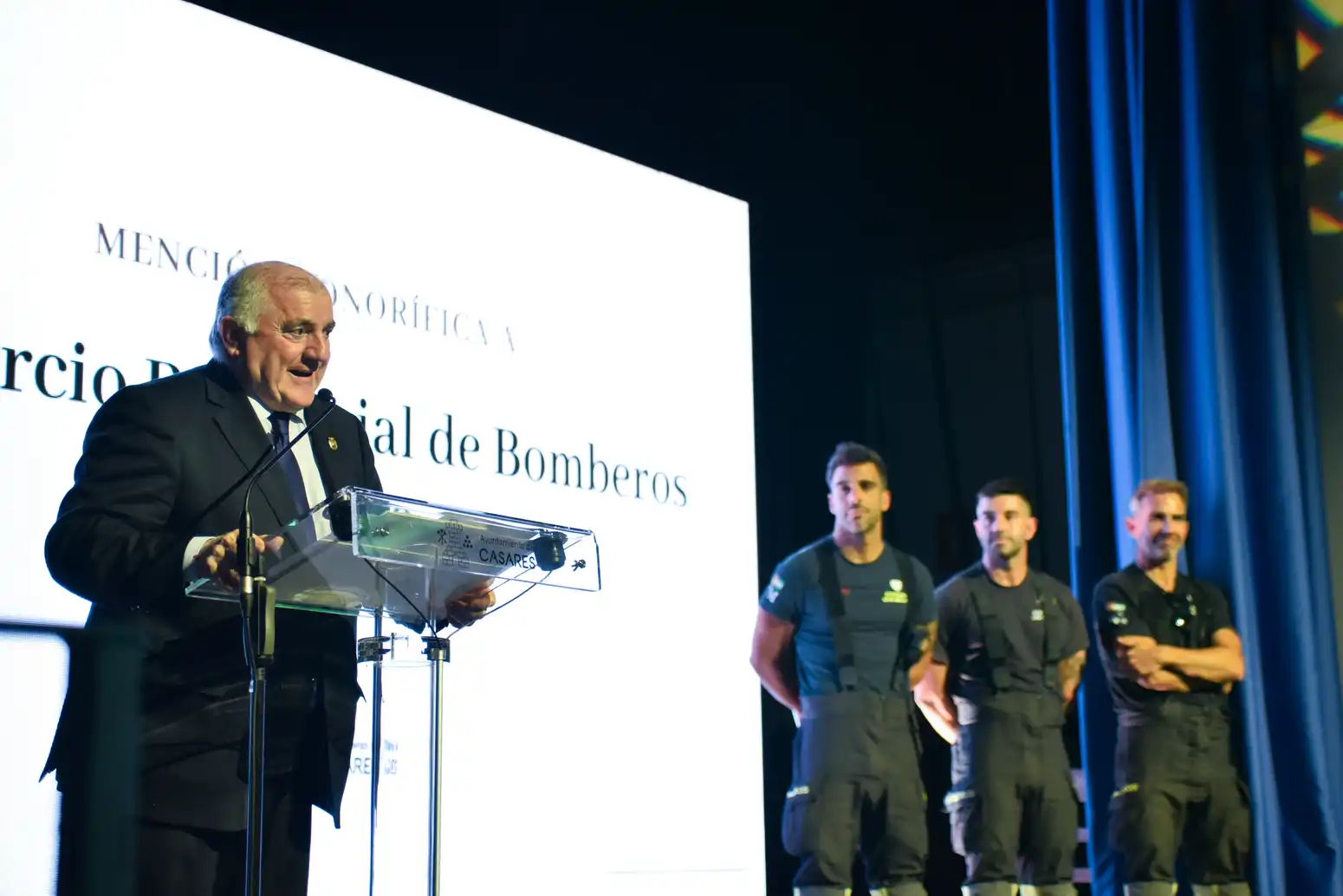 11 - BOMBEROS CASARES