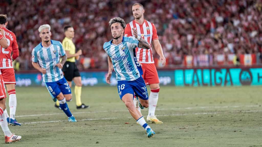 11 - LARRUBIA CELEBRA EL GOL ANTE EL ALMERÍA
