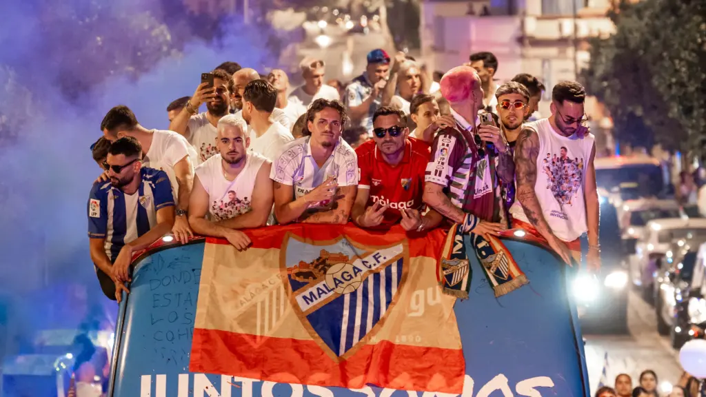 118. Einar ramon recio alfonso herrero bandera malaga cfmurillo victor autobus ascenso primera division
