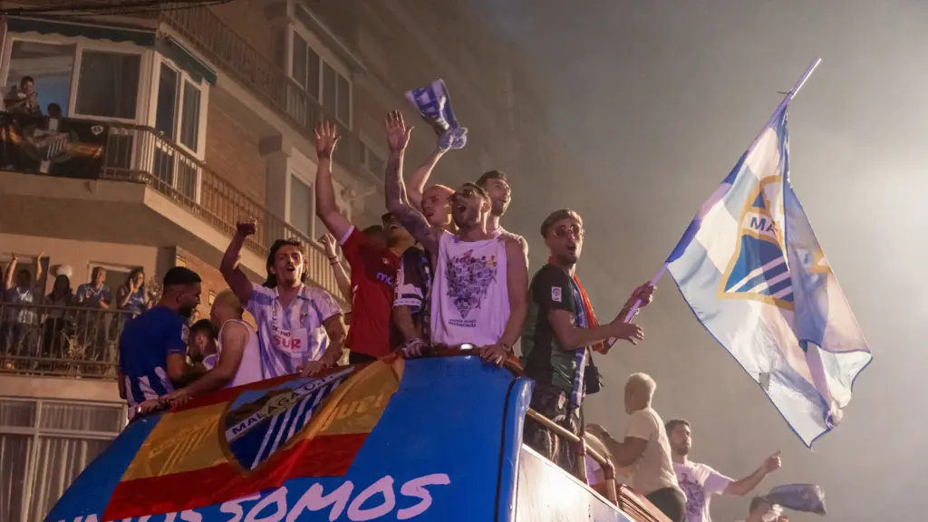123. victor larruba murillo bandera malaga cf recio autobus ascenso primera division