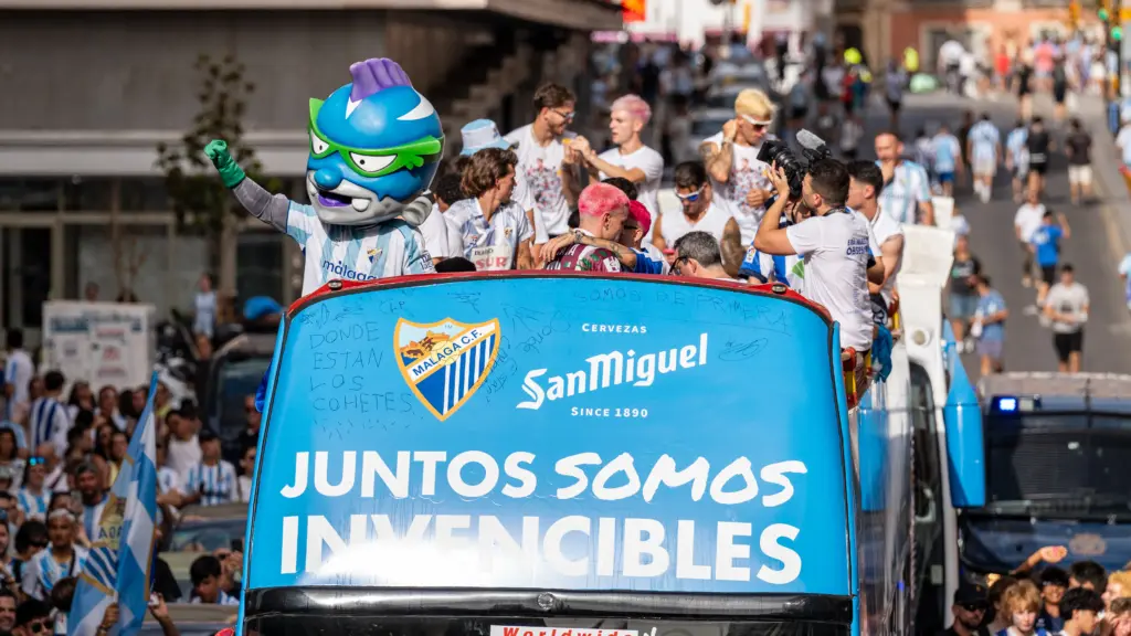 13. Superboke autobus cohetes rua celebracion