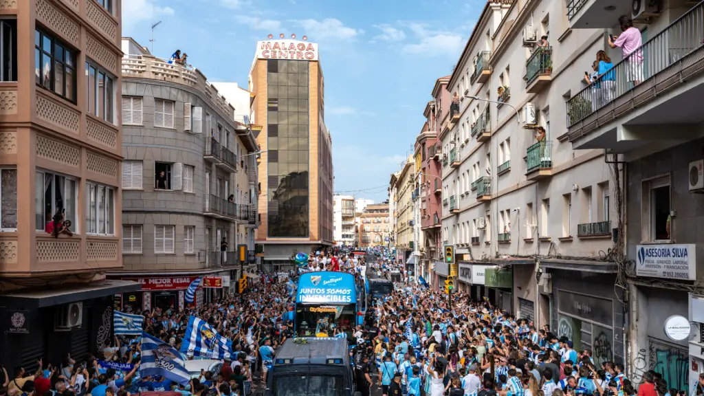 14. Malaga centro autobus rua ascenso primera division celebracion