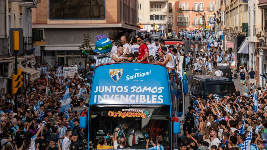 15.Ramon Superboke autobus cohetes rua celebracion