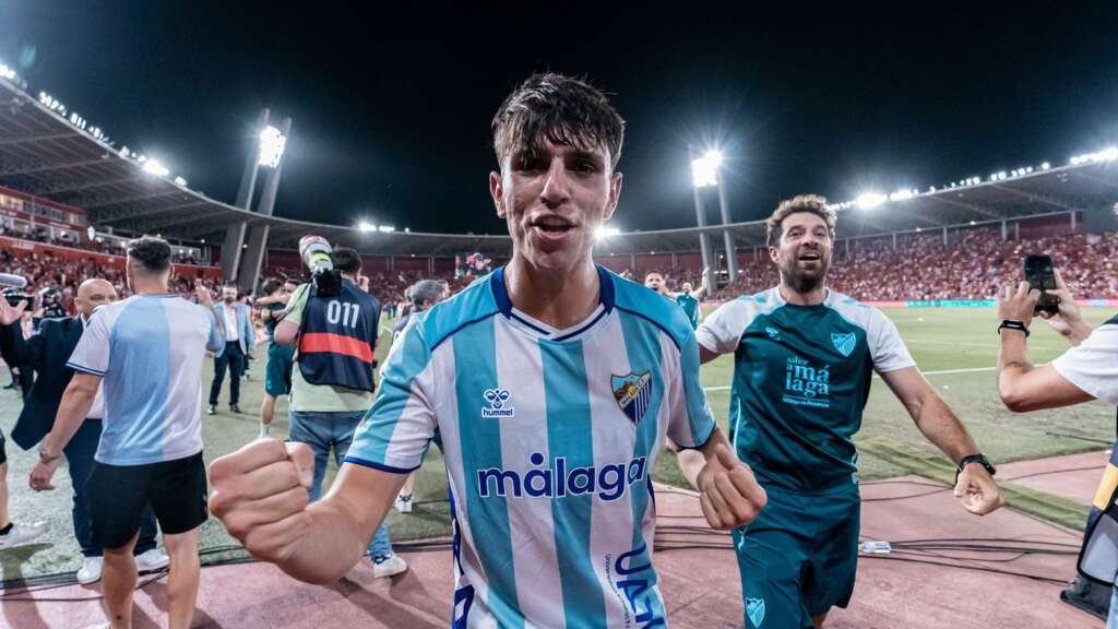 20 - IZAN MERINO FESTEJA EL ASCENSO