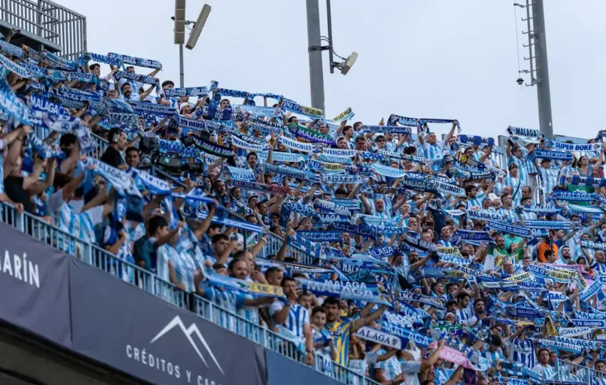 Una locura más del malaguismo: Media Rosaleda renovada en una semana