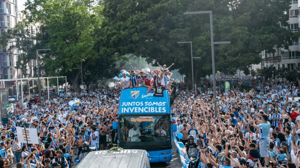 27. aficion autobus rua ascenso celebracion