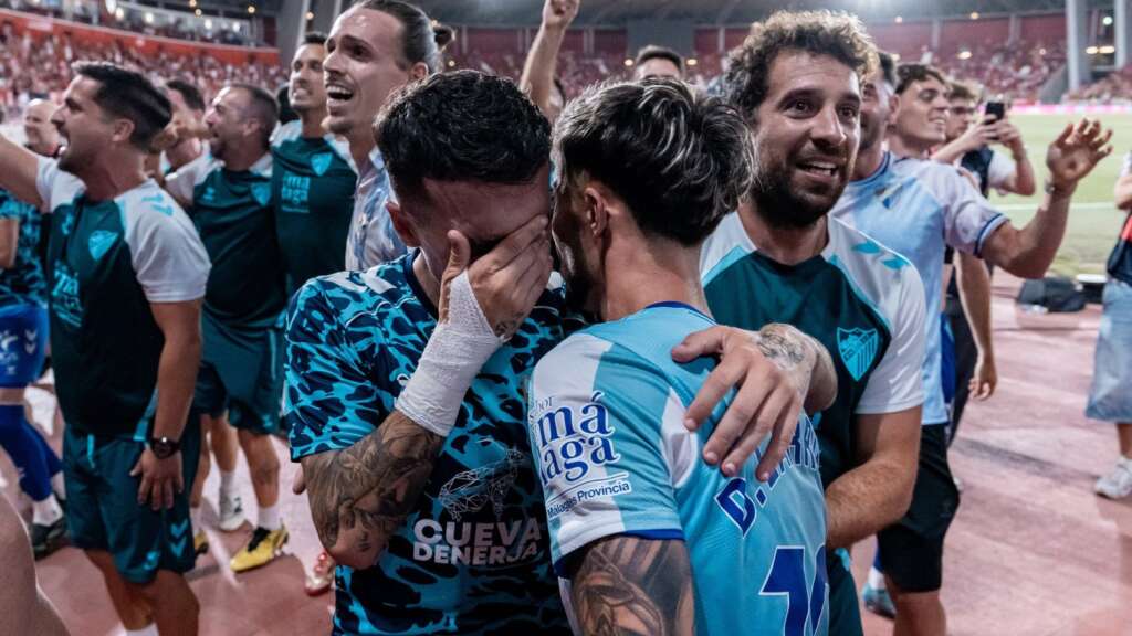 29 - ABRAZO JOAQUIN Y LARRUBIA EN EL ASCENSO