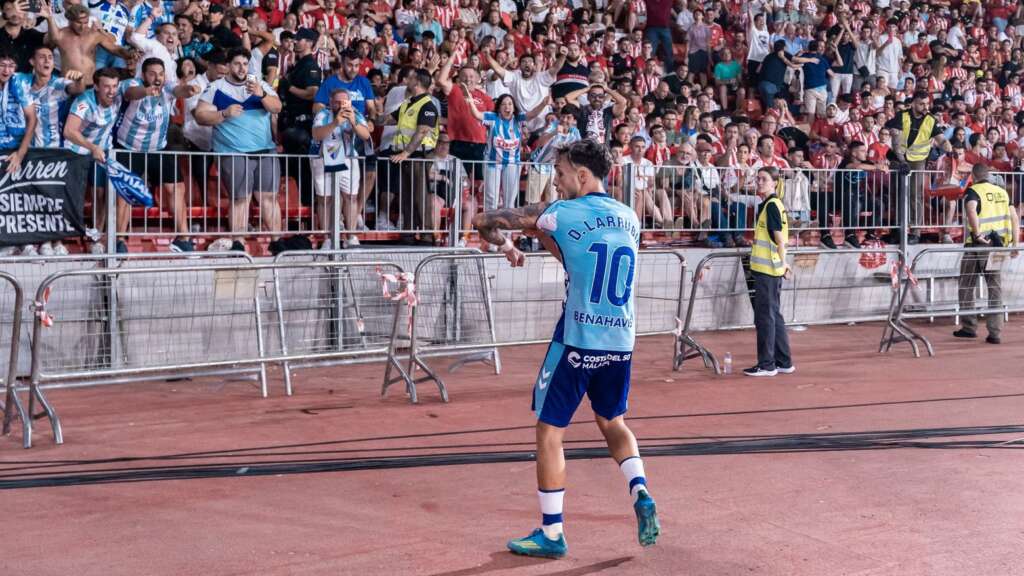 3 - LARRUBIA CELEBRA SU GOL EN ALMERÍA