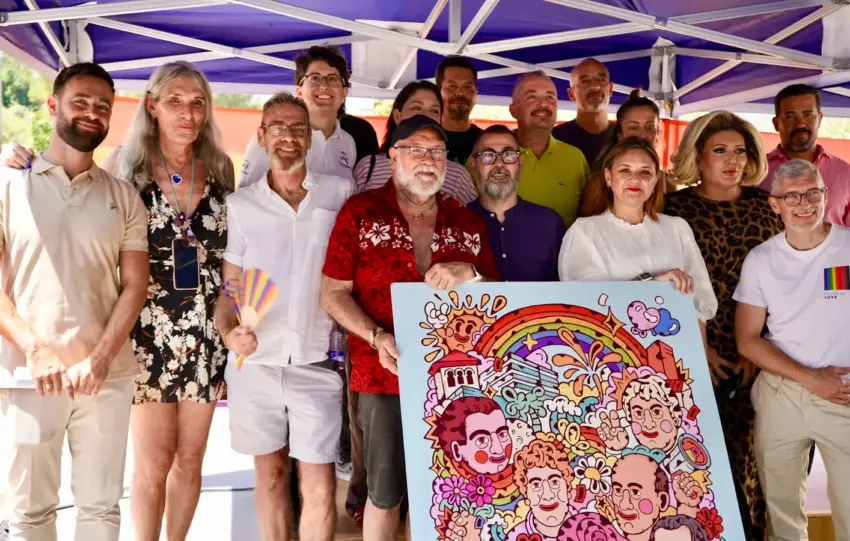 30 - DESPLIEGUE BANDERA LGTBI TORREMOLINOS