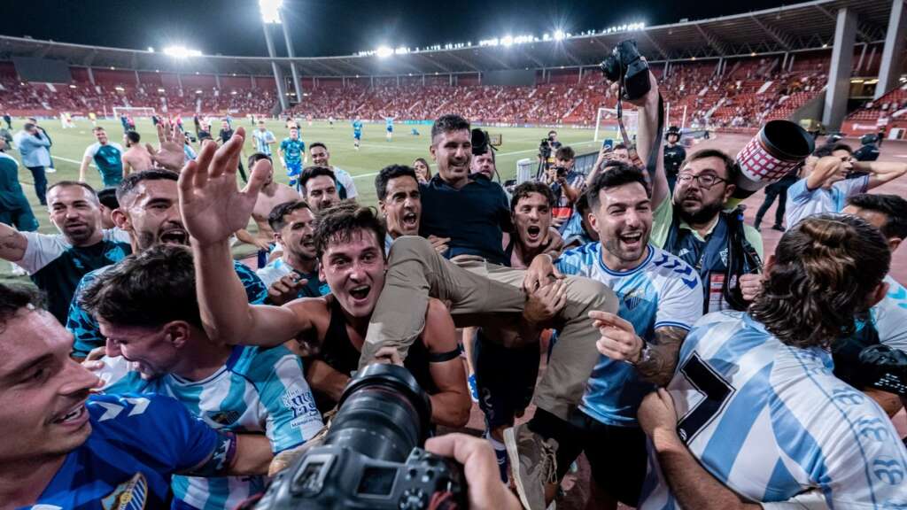 35 - FUNES MANTEADO POR SU EQUIPO