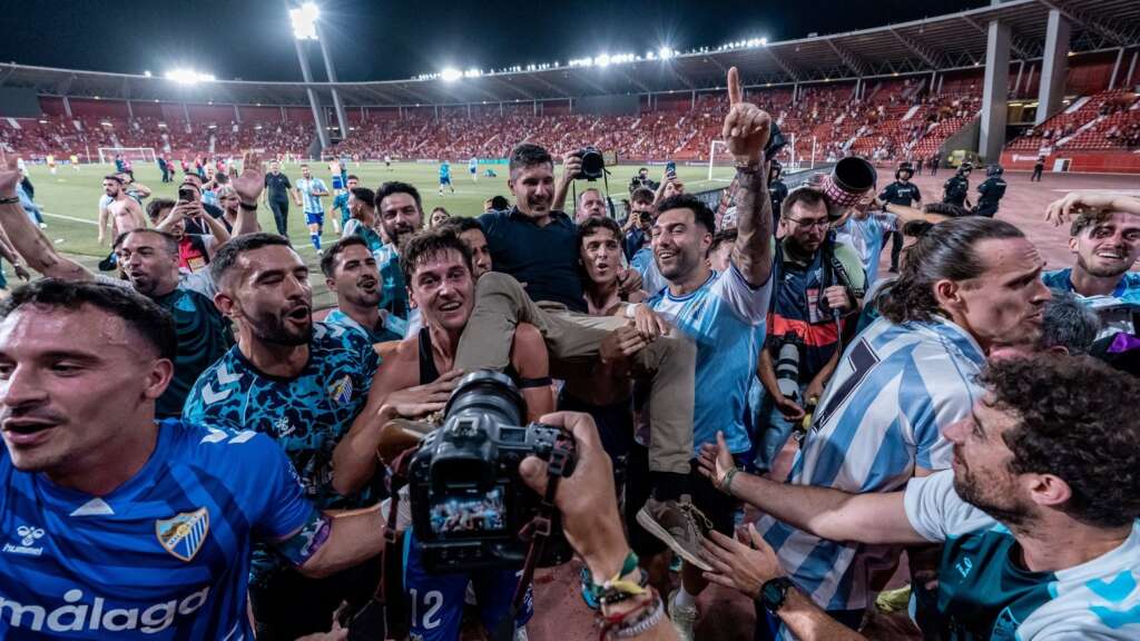 37 - FUNES MANTEADO POR SU EQUIPO