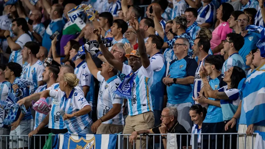 40 LA AFICION DE LA ROSALEDA CELEBRA EL PASE A LA FINAL DEL PLAYOFF