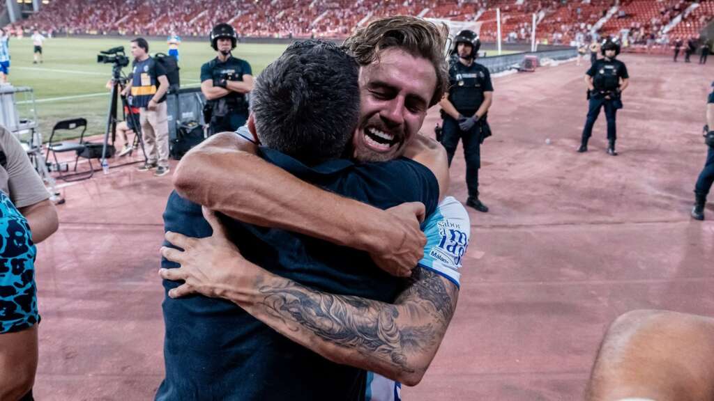45 - NIÑO EMOCIONADO
