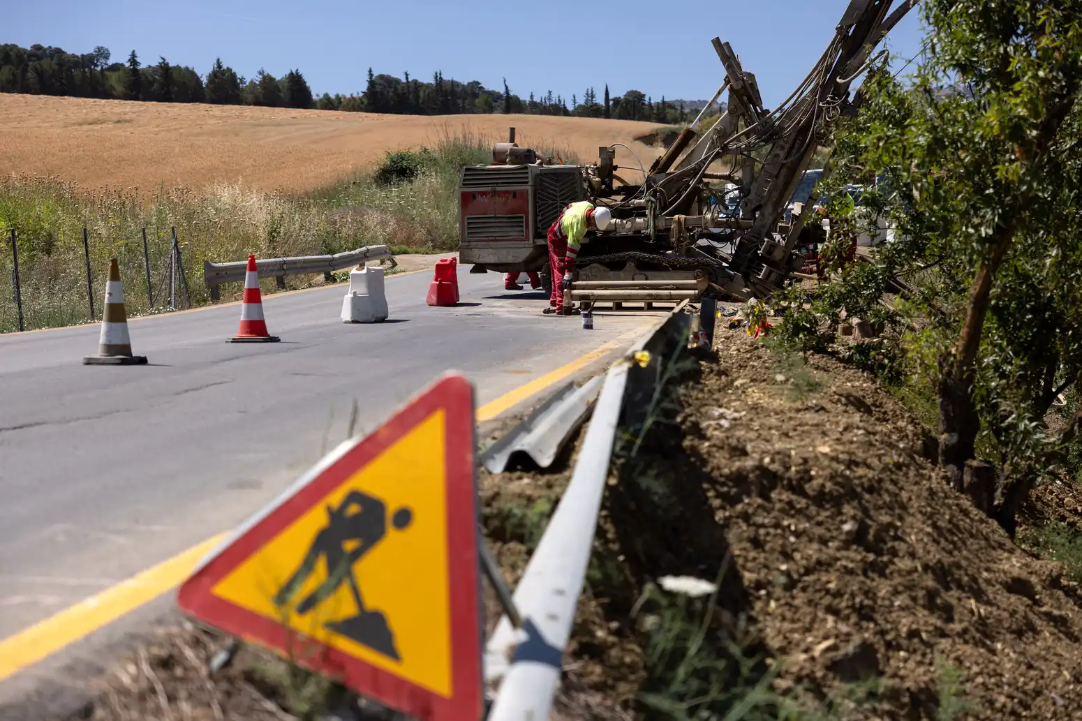 La Diputación invierte 3,1 millones de euros en solventar las deformaciones y los deslizamientos de la carretera entre Ronda y municipios del Valle del Guadiaro 6 48 - CARRETERA VALLE DEL GUADIARO