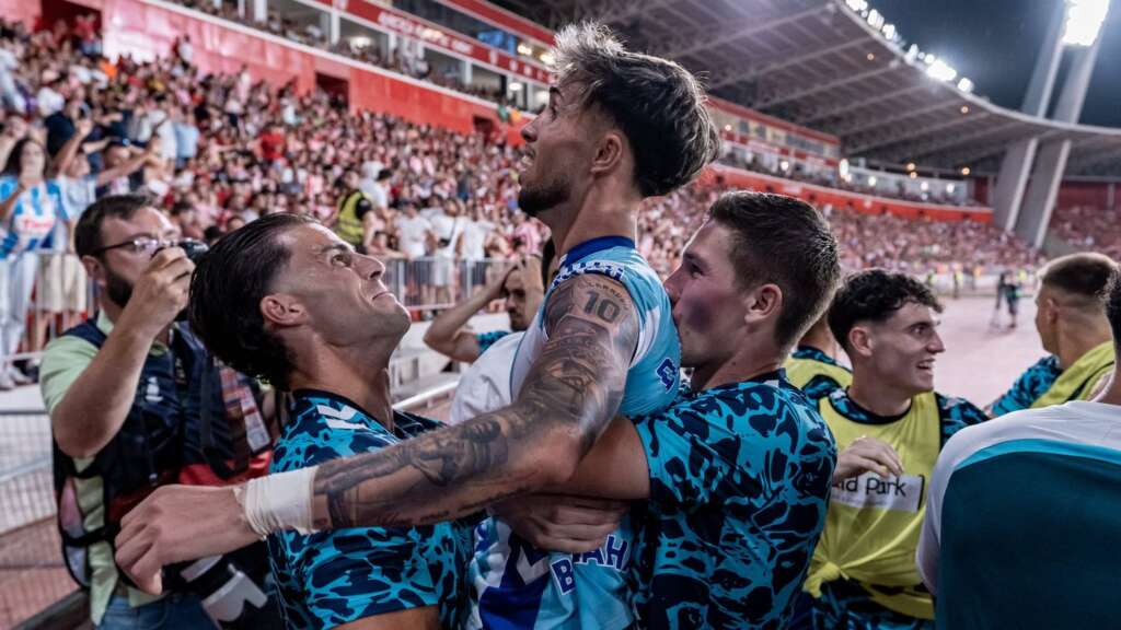 5 - LARRUBIA CELEBRA SU GOL EN ALMERÍA