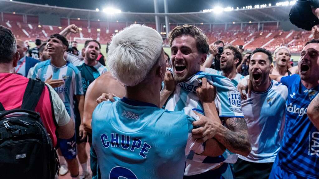 62 - CHUPE Y NIÑO CELEBRANDO EL ASCENSO