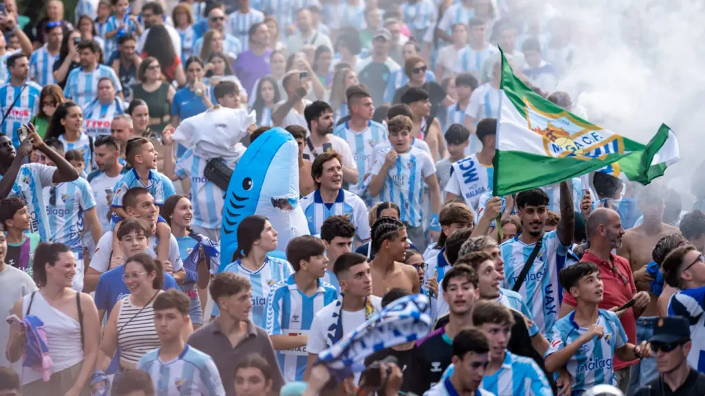 62. aficion tiburon ascenso malaga cf primera division