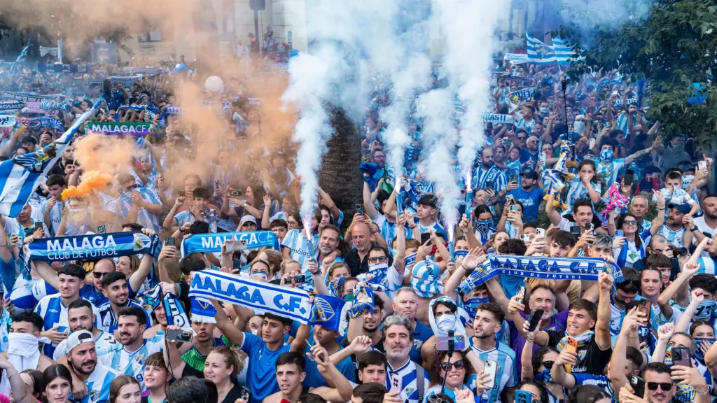 69. bengala ascenso primera division aficion malaga cf