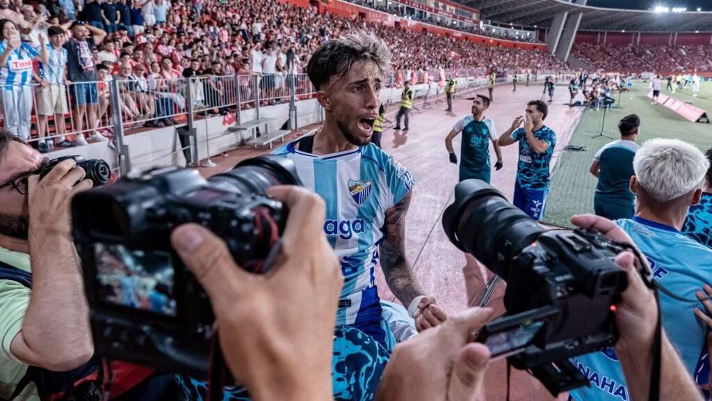 7 - LARRUBIA CELEBRA EL ASCENSO EN ALMERÍA