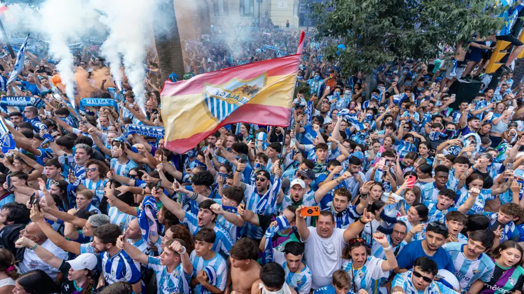 70. bandera espana ascenso primera division aficion malaga cf