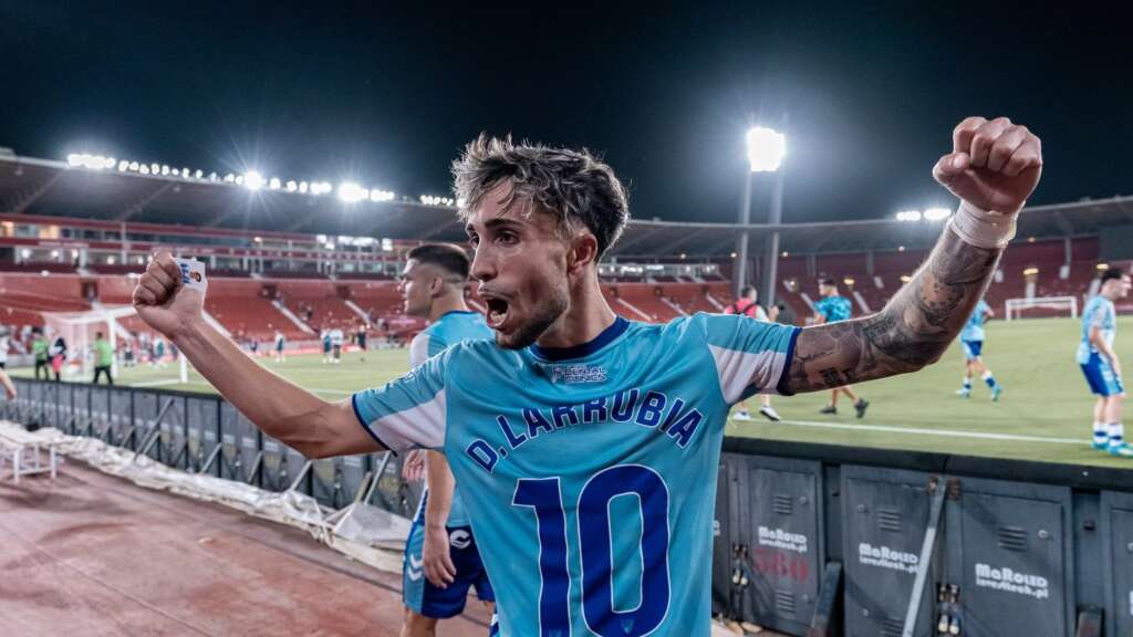 73 - LARRUBIA CELEBRA EL ASCENSO