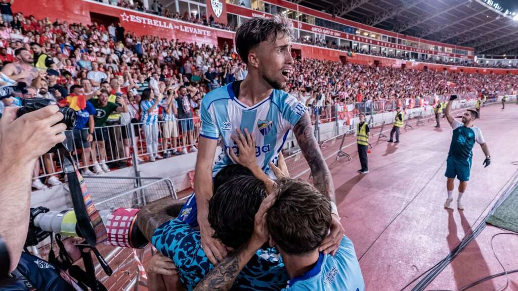 8 - LARRUBIA CELEBRA EL ASCENSO EN ALMERÍA