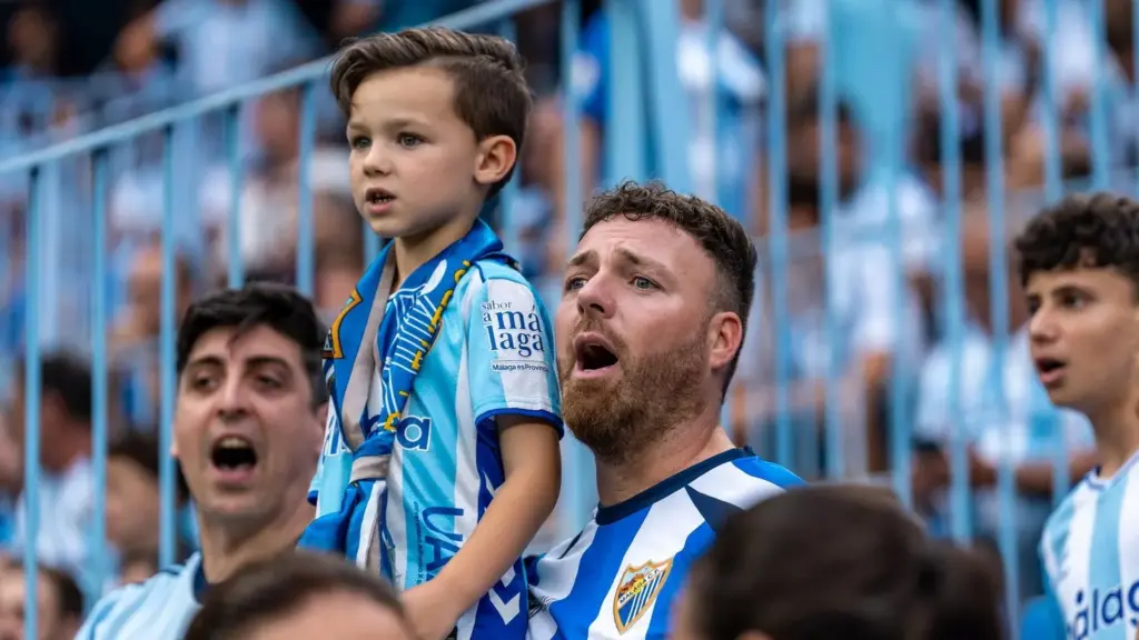 8 PADRE E HIJO EN LA GRADA DE LA ROSALEDA CONTRA LAS PALMAS