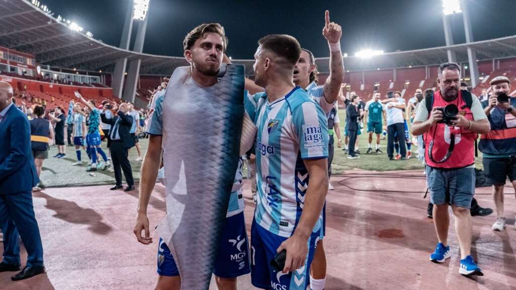83 - NIÑO Y RAFA RODRIGUEZ EN LA CELEBRACIÓN DEL ASCENSO