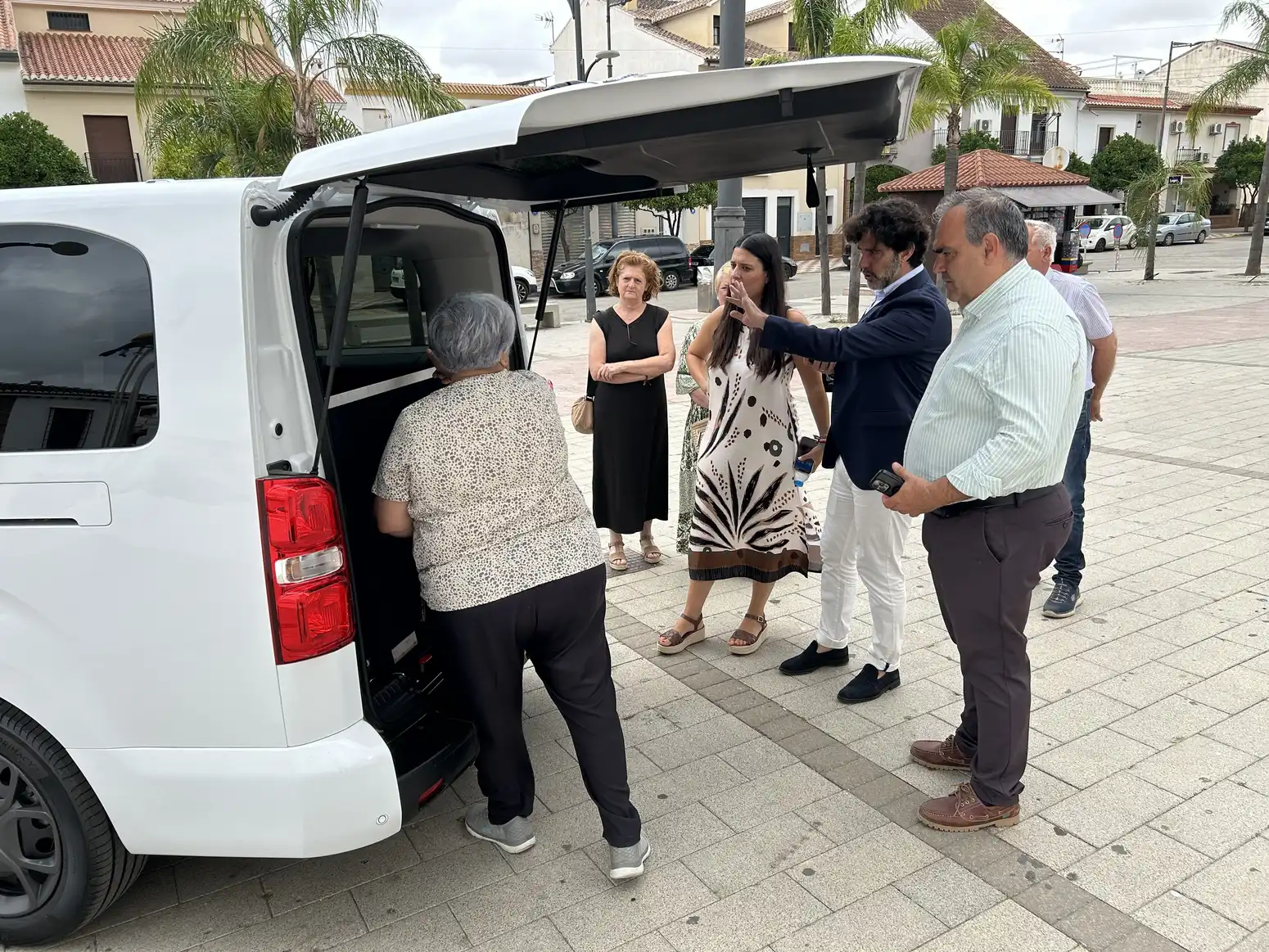 La Diputación financia la adquisición de dos vehículos adaptados para las asociaciones AEFAS y GDR Valle del Guadalhorce de Pizarra 3 83 - VEHÍCULOS ADAPTADOS PIZARRA
