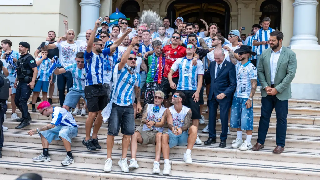 87. celebracion agua cerveza Malaga CF ayuntamiento francisco de la torre