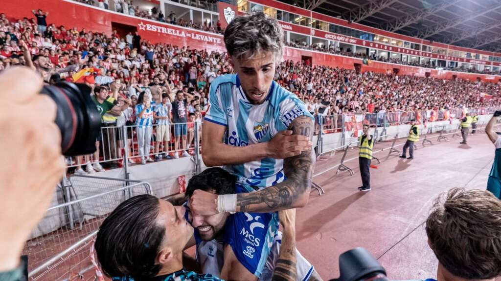 9 - LARRUBIA CELEBRA EL ASCENSO EN ALMERÍA