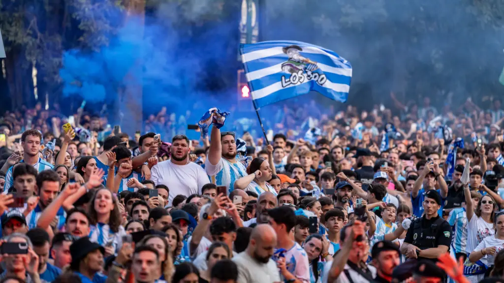 91. aficion celebracion ayuntamiento bandera malaga cf